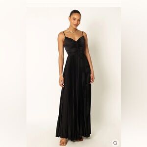 Elegant Black Pleated Maxi Dress